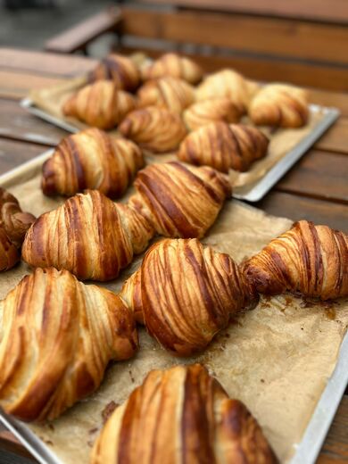 Croissant a pain au chocolat.jpg